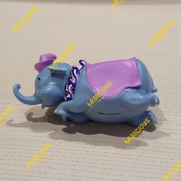 DISNEY PARKS DUMBO FLYING ELEPHANT RIDE MAGNET - Picture 8 of 9